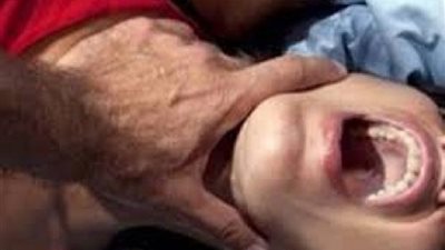 نجار مسلح يخنق زوجته الشابة حتى الموت في رمضان بسبب “مصروف البيت”