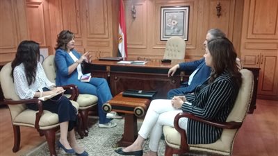 وزيرة الهجرة تستقبل عميد كلية الإعلام بالجامعة الأمريكية لبحث سبل التعاون في مؤتمر “مصر بداية الطريق”