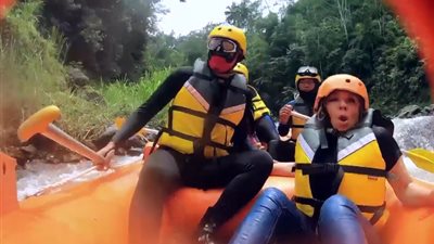 رامز جلال ساخرًا من ندى بسيوني في “الشلال”: “تحس إنها داخلة الإنعاش” (فيديو)