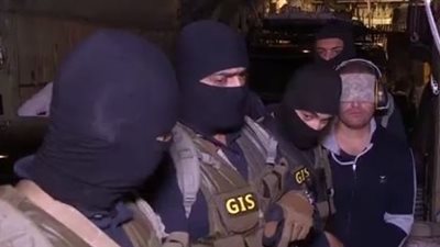 شاهد صور جديدة للحظة تسليم الإرهابي هشام عشماوي