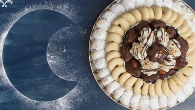 بـ”3850 جنيه” أسعار صادمة لكحك العيد .. ومواطن: “ده سعره ولا رقم خدمة العملاء؟” (صورة)