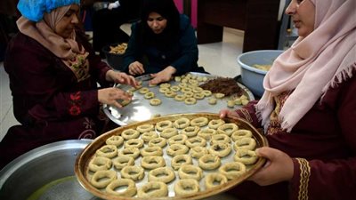 مظاهر “الكحك والزينة”.. عادات وتقاليد المسلمين قبل استقبال عيد الفطر