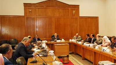 نعاني من ندرة مائية.. وزير الري يبحث خطة ترشيد المياه وتطويرها في المرحلة المقبلة (صور)