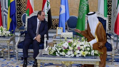 مشاركة السيسي في القمة الثلاثية بالسعودية تستحوذ على اهتمام صحف الجمعة