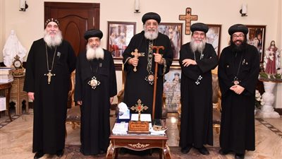 له الخضوع والطاعة.. الأنبا مكاريوس يرفض التظاهر ضد البابا تواضروس الثاني