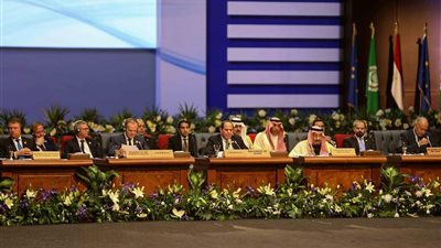 بث مباشر.. إنطلاق القمة الخليجية العربية فى السعودية