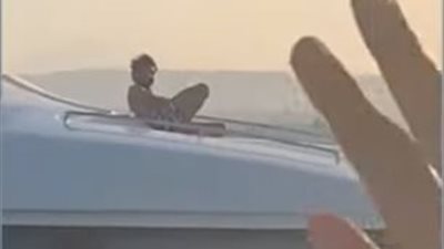 شاهد كيف رد محمد صلاح على تحية الجمهور من على متن “يخت” في الجونة (فيديو)