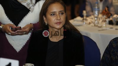 نيللي كريم تتألق في جلسة تصوير جريئة (صور)