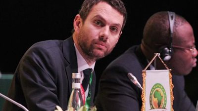 أول رد من الكاف على اتهامات عمرو فهمي