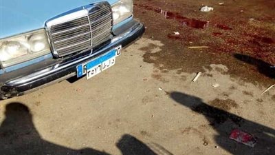 لحظة اعتداء ملثمون على سائق سيارة بالأسلحة البيضاء في المنصورة (فيديو)