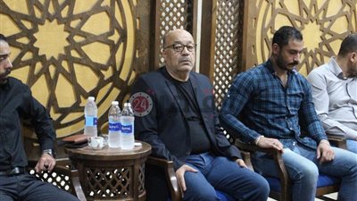 أشرف زكي وبدير والصاوي في عزاء والدة حجاج عبد العظيم (صور)