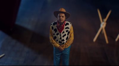 “بنقلة في عالم الجرافيكس”.. محمد هنيدي يطرح برومو فيلمه الجديد “كينج سايز” (فيديو)