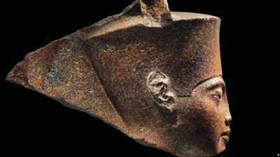 الآثار تتقدم ببلاغ للنائب العام لعرض 32 قطعة أثرية ‏بصالة مزادات كريستيز بلندن