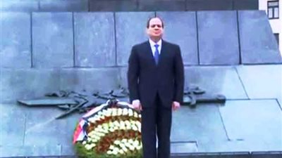 عرض عسكري وإكليل من الورود.. مراسم رسمية في استقبال الرئيس السيسي فور وصوله بيلاروسيا (فيديو)