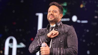 تركي آل الشيخ يشعل صيف الساحل بأغنية لمحمد حماقي (صورة)