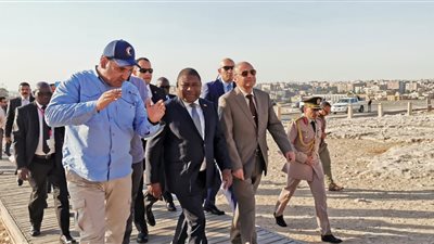 على هامش أمم إفريقيا.. رئيس موزمبيق يزور منطقة الأهرامات (صور)