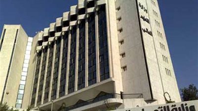 تبدأ بـ 500 وتصل 1300 جنيه.. سبوبة “الأبلكيشين” تغزو الجامعات الخاصة