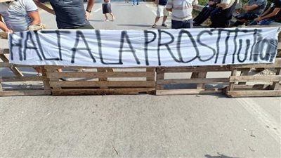 مهرجان &#8220;العراة&#8221; يتسبب في احتجاجات واسعة بالجزائر (صور)