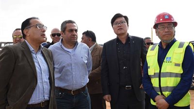 رئيس الوزراء يتفقد منطقة الأبراج وأول وحدة سكنية يتم تشطيبها في العاصمة الإدارية الجديدة