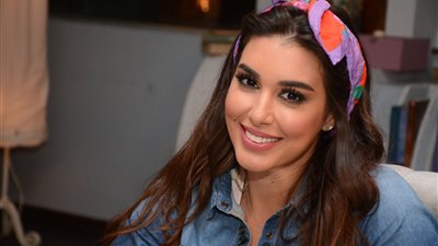 مبتتعلمش.. ياسمين صبري تظهر داخل صالة اليوجا بعد خروجها من غرفة العمليات (صور)