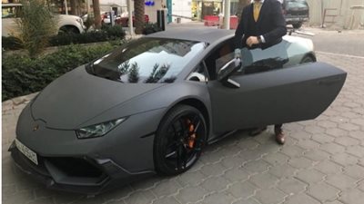 ابن مالك قناة طيور الجنة يثير الجدل بسبب سيارته الجديدة (صور)