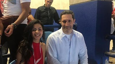 علاء وجمال مبارك يساندان منتخب مصر أمام الكونغو من المدرجات (صور)