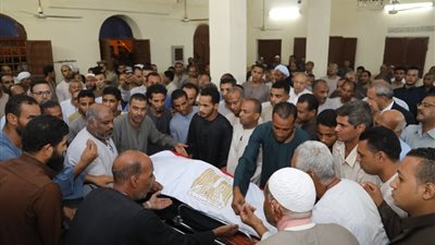 الآلاف يشيعون جثامين 3 شهداء من حادث كمين العريش الإرهابي بقنا (صور)