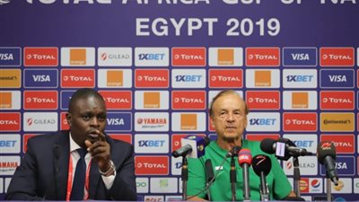 مدرب منتخب نيجيريا:مباراة غينيا حاسمة.. و”صامويل كالو” جاهز للعب