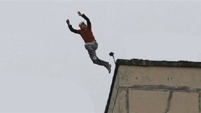 هروبا من جحيم عريس مجهول ووالد متحرش جنسيًا.. فتاة تلقى بنفسها من شرفة منزلها بأكتوبر