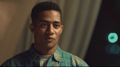 محمد رمضان يكشف عن صورته وهو طفل.. والجمهور: “انت كنت بشنب؟” (صور)