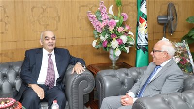 محافظ بورسعيد يهنئ المستشار حسين مصطفى لتوليه منصب رئيس هيئة قضايا الدولة 