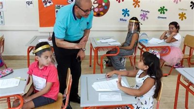 وكيل تعليم بورسعيد يتابع إجراءات القبول بـ المدرسة الرسمية الدولية للغات (صور) 