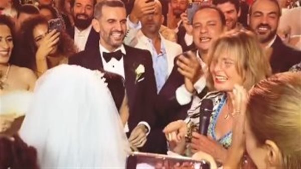 يسرا في حفل زفاف