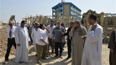 محافظ أسيوط يتفقد أعمال إنشاء مجمع الخدمات بقرية أم القصور