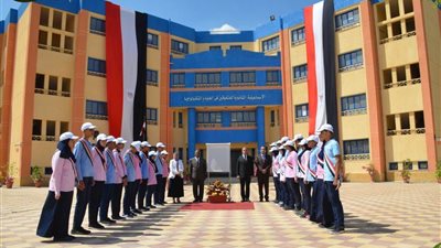 طالب بمدرسة المتفوقين يحصد جائزة البحث العلمي ويصبح سفيرا لإفريقيا في جامعة أمريكية