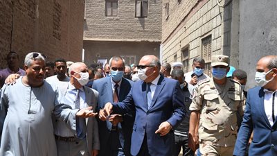 افتتاح أعمال تركيب 410 وصلات مياه منزلية بقرية رفاعة في قنا