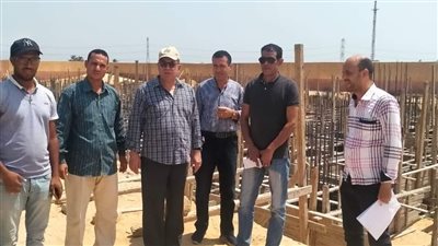 مياه وصرف صحي.. رئيس مركز العدوة يتابع مشروعات 