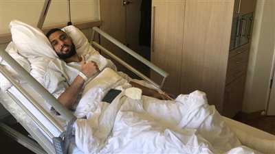 الرئيس التنفيذي لبيراميدز يطمئن على الشناوي في ألمانيا (صورة)