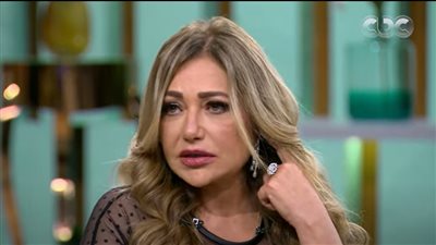 ليلى علوي تكشف أسباب اعتزال شقيقتها التمثيل