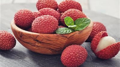 أهمها تسهيل تدفق الدم في الأوعية الدموية..7 فوائد لفاكهة الليتشي النادرة