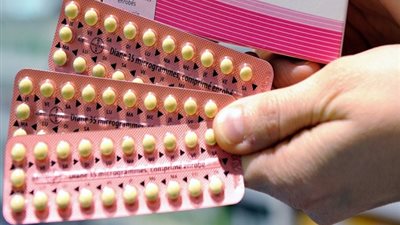 أبرزها تغييرات المزاج.. تعرَّف على أبرز الآثار الجانبية لحبوب منع الحمل