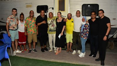 رغم انتقاده.. حمو بيكا يفتتح مسرحية 