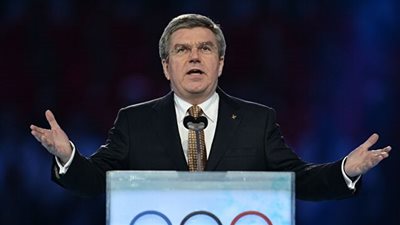 رئيس اللجنة الأولمبية الدولية يعلن ترك منصبه في 2025 على خلفية دفاعه عن إيمان خليف