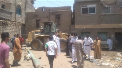  بعد نشوب حريق.. إخلاء وإزالة منزل بقرية المحروسة في قنا