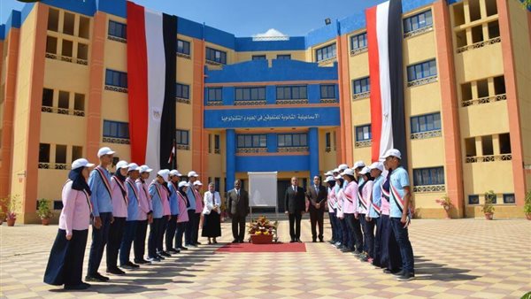 طلاب مدرسة المتفوقين