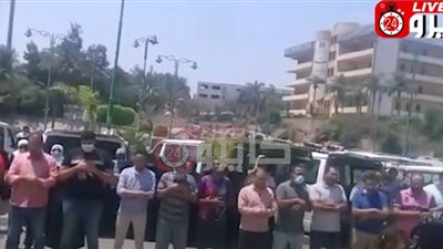 تشييع جنازة الشاعر حسن رياض من مسجد السيدة نفيسة