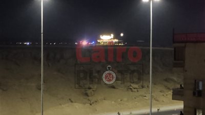 تحرك موكب مركب خوفو من منطقة أهرامات الجيزة إلى المتحف المصري الكبير 