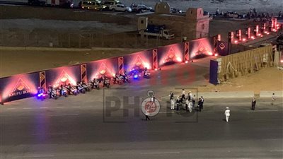 مئات الأثريين وعشرات من سيارات الشرطة لتأمين نقل مركب خوفو