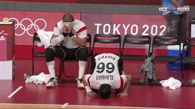 طوكيو 2020.. انهيار لاعبي منتخب اليد بعد خسارة الميدالية البرونزية