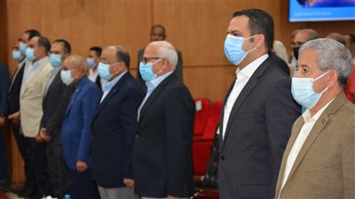 وزير التنمية المحلية يستهل زيارته لبورسعيد بلقاء الشباب (صور)